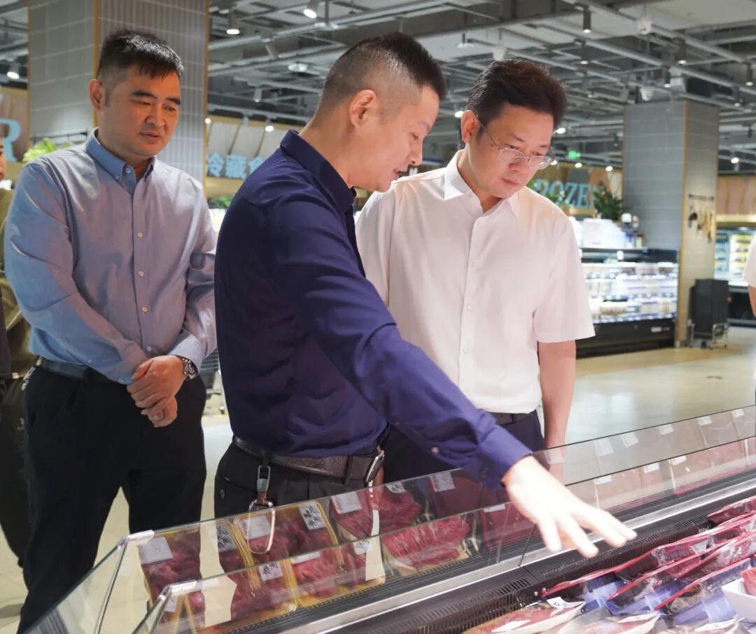 黄军其督导检查节前安全生产、食品 安全包保工作
