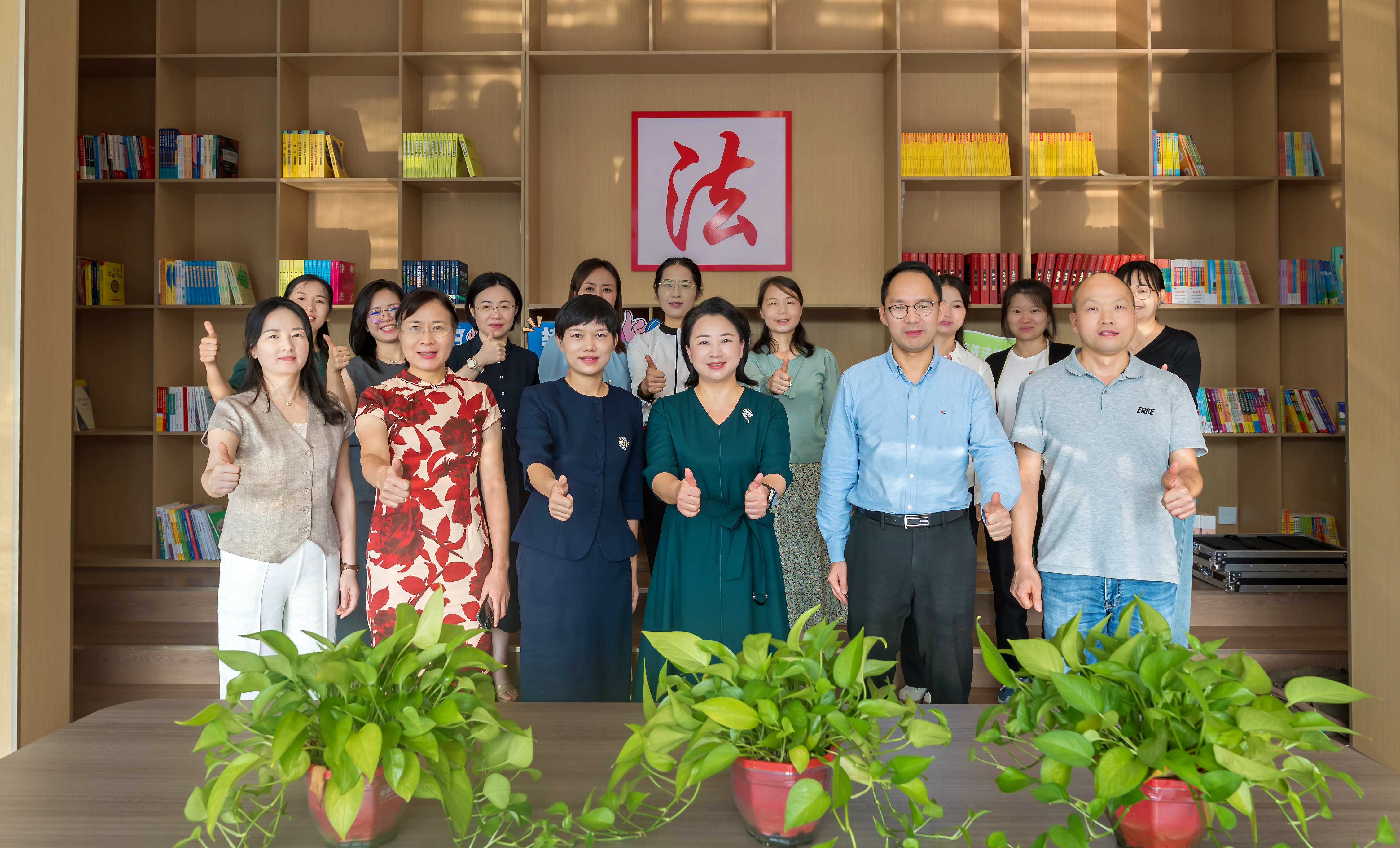 细腻绣时代，铁肩担道义——全市首场统计巾帼主题沙龙活动在雨花区宪法公园举行