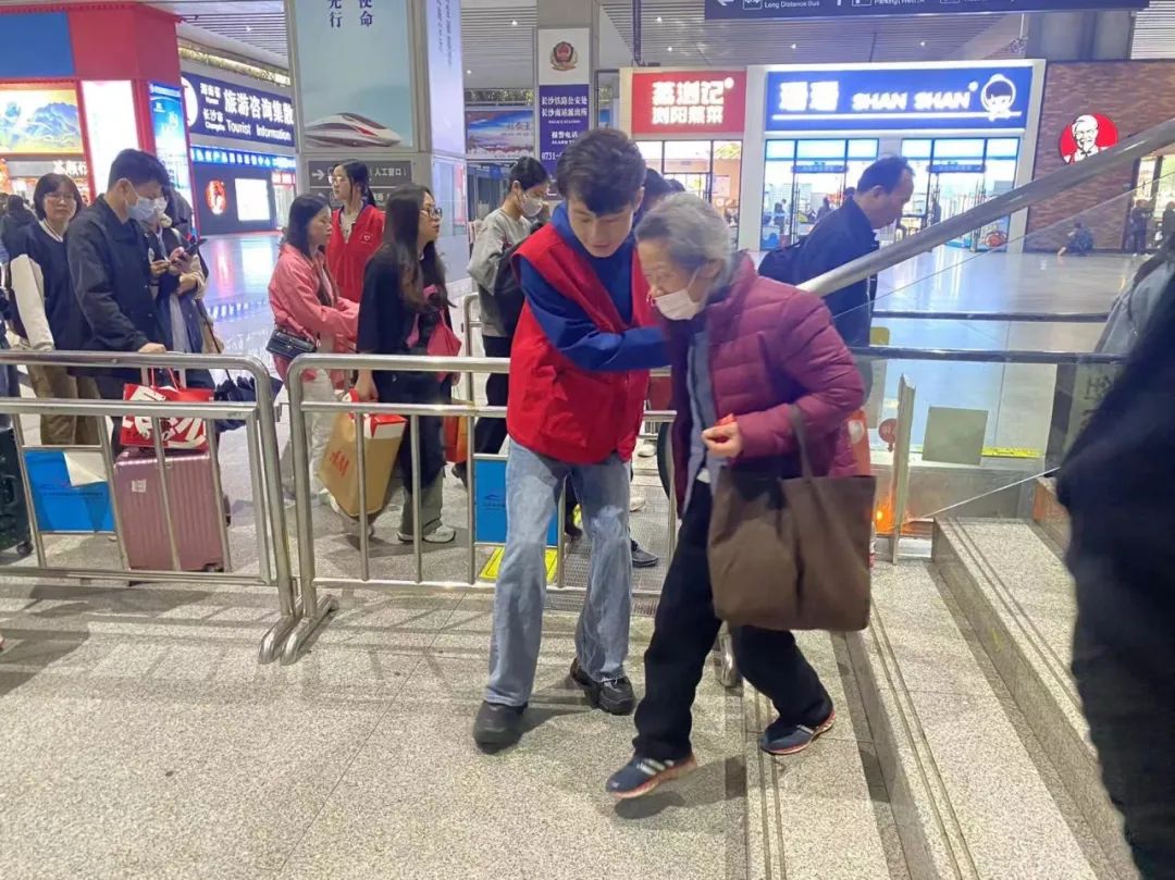 创建站15年来历史新高！长沙火车南站当日发送旅客20.97万人次
