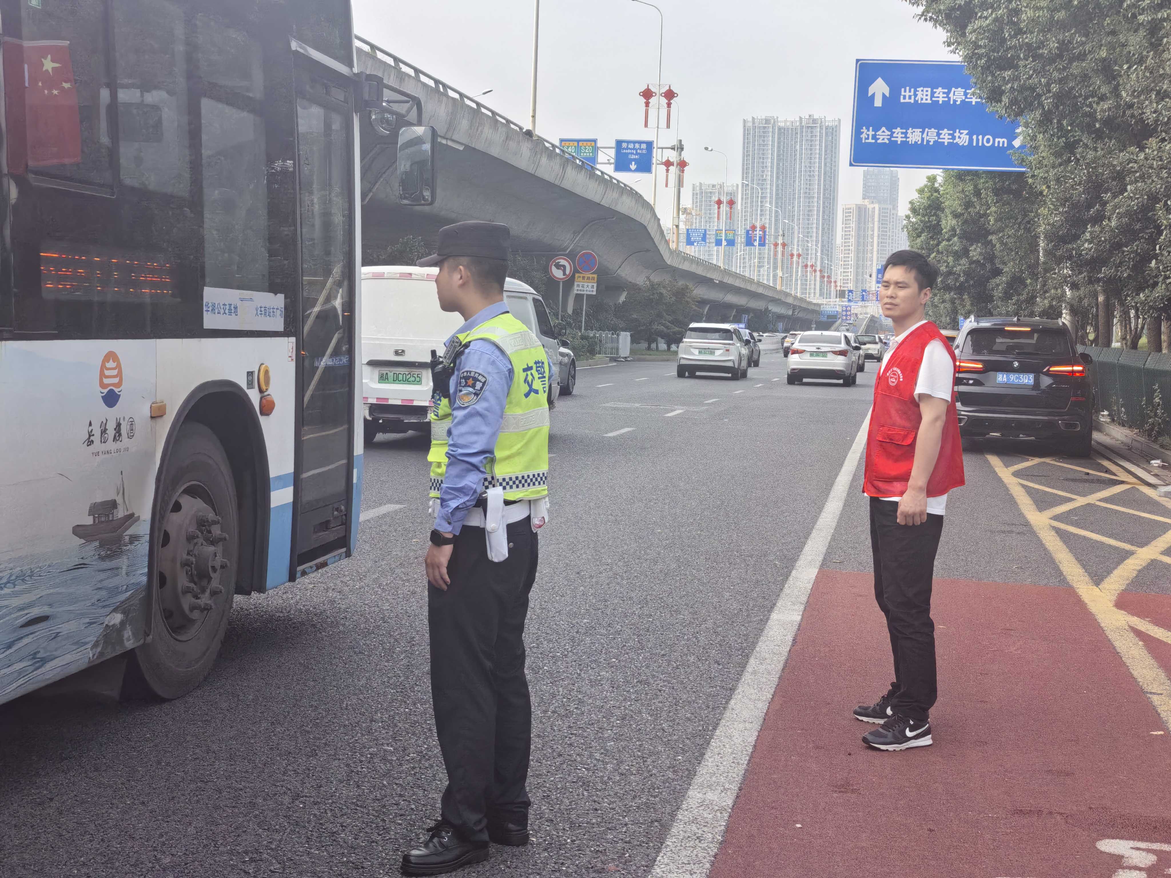 “国庆”“中秋”假期长沙火车南站加强力量值守 用实际行动擦亮窗口形象