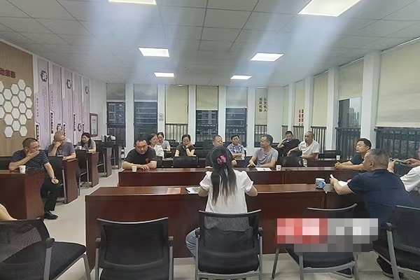 物业突然撤场，小区来了“红色管家团”