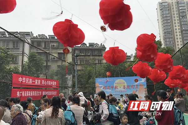 从“小家”团圆到“大家”共融，双节同庆演绎“幸福N次方”